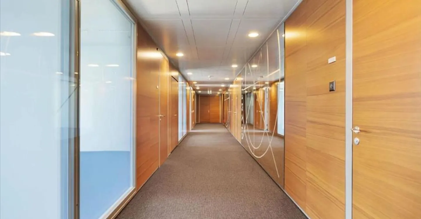 Espace de Bureau Contemporain - Photo 5 sur 9