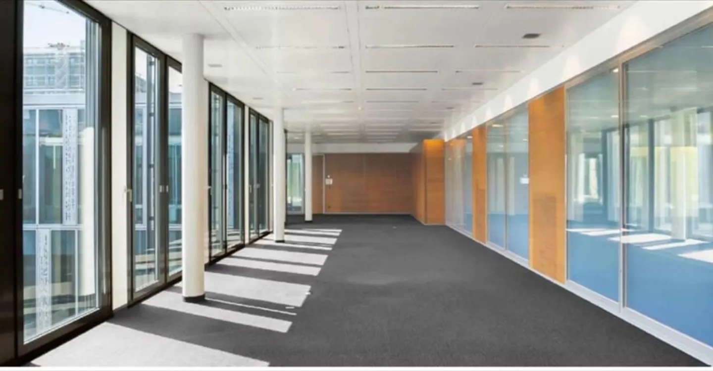 Espace de Bureau Contemporain - Photo 7 sur 9