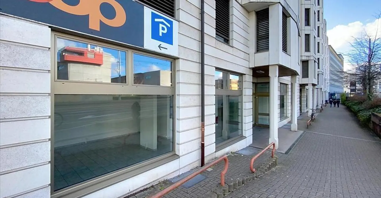 Arcade Commerciale Spacieuse - Photo 2 sur 13