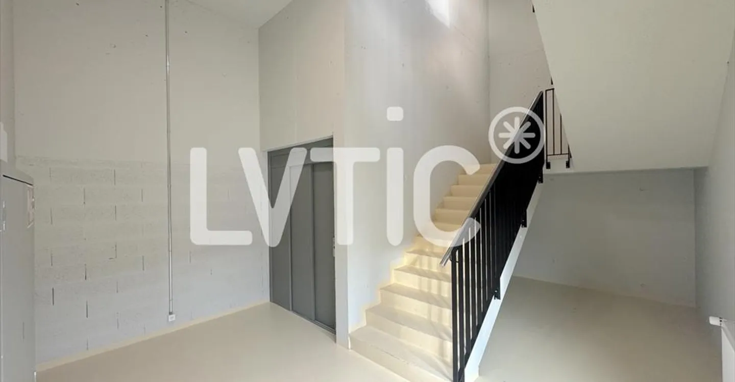 Deposit - Photo 8 of 11
