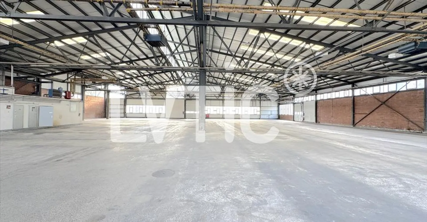 Warehouse - Photo 2 of 7