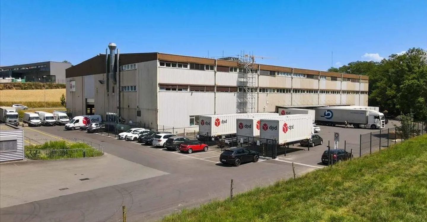 Bureau Fonctionnel en Zone Industrielle - Photo 1 sur 5