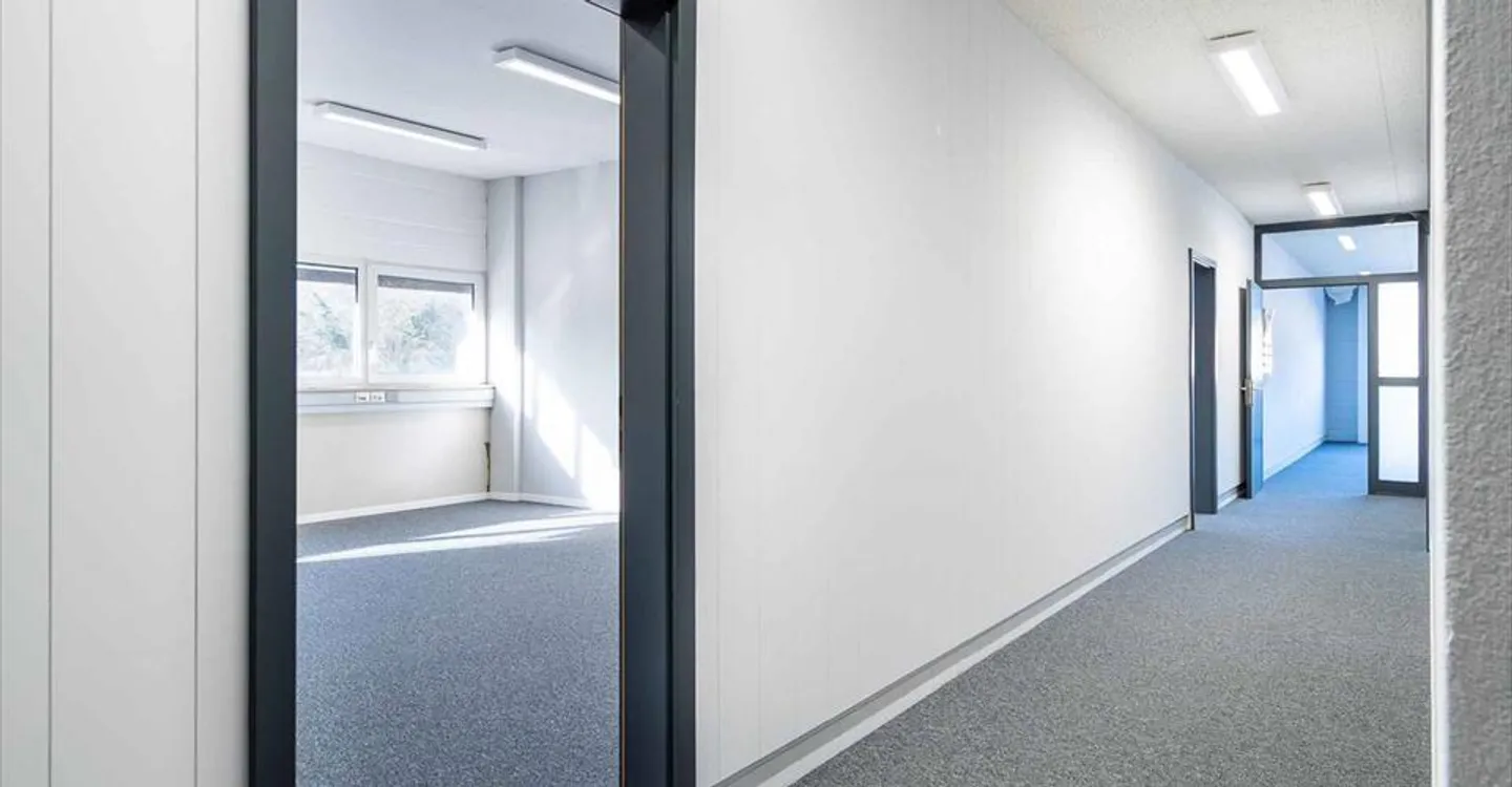 Bureau Fonctionnel en Zone Industrielle - Photo 4 sur 5