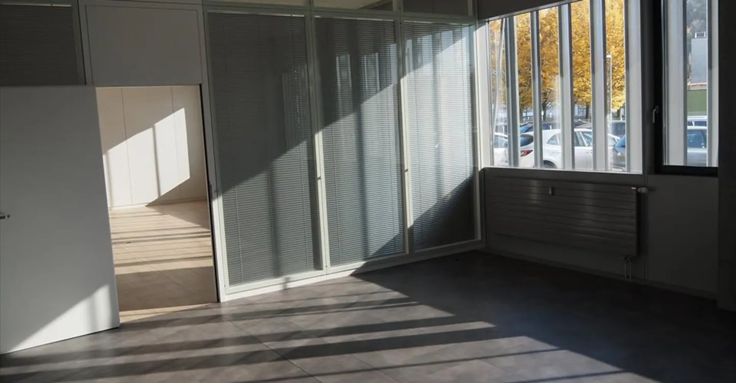 Espace de Bureau Moderne à Yverdon - Photo 2 sur 4