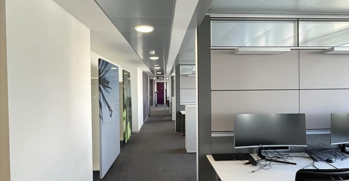 Bureau spacieux à Genève - Photo 2 sur 8