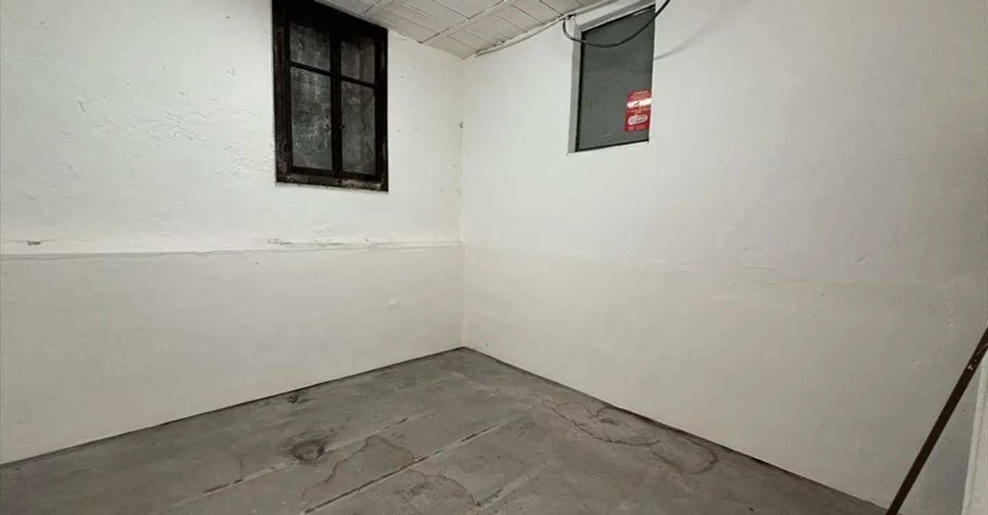 Deposit - Photo 3 of 4