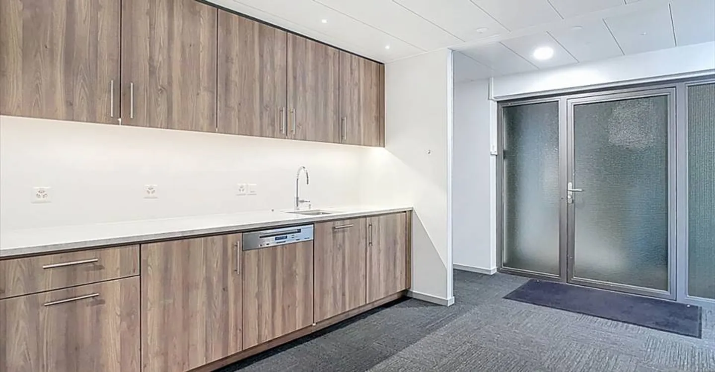 Bureau - Photo 6 of 13