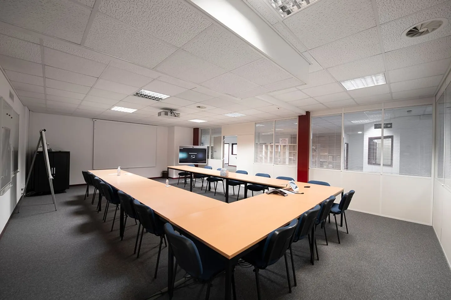 430m2 of offices on the 3rd floor (with terrace) of CTN 12 in Plan-les-Ouates - Photo 8 of 12