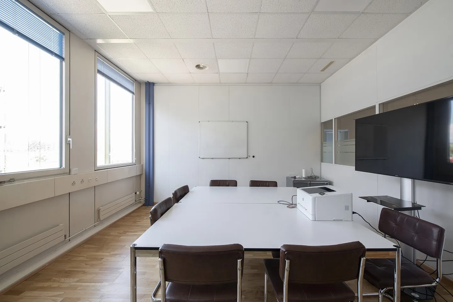 450m2 on the 1st floor of CTN 12 in Plan-les-Ouates. Fully renovated. - Photo 5 of 7