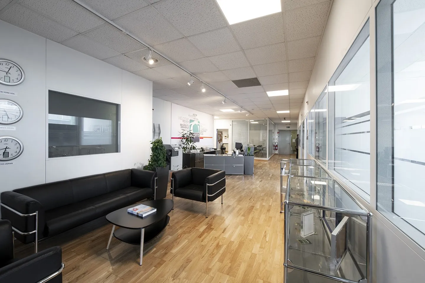 450m2 on the 1st floor of CTN 12 in Plan-les-Ouates. Fully renovated. - Photo 6 of 7
