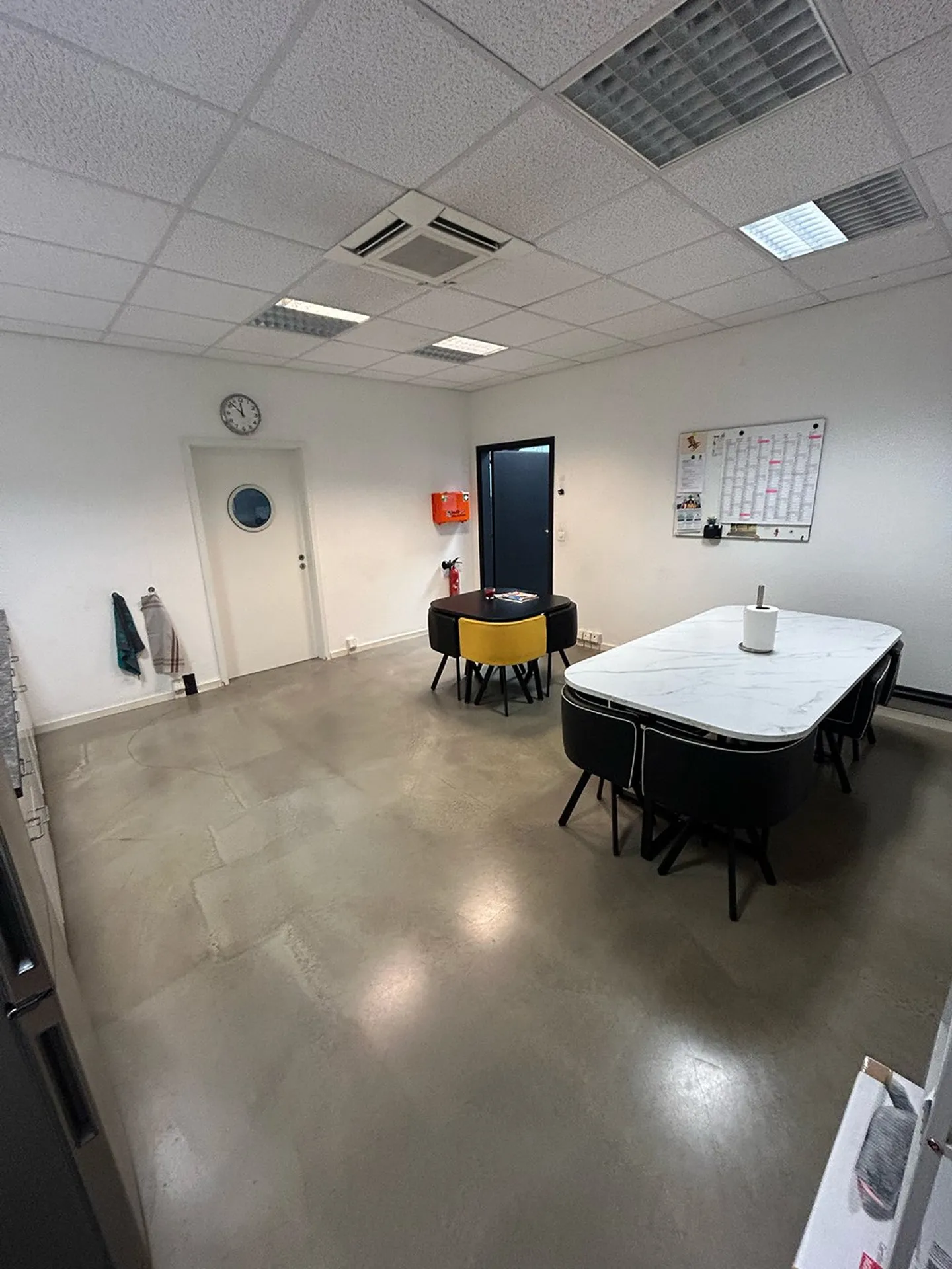 234m2 Werkstatt im 1. Stock des CTN 18 in Plan-les-Ouates. Vollständig renoviert - Foto 8 von 10
