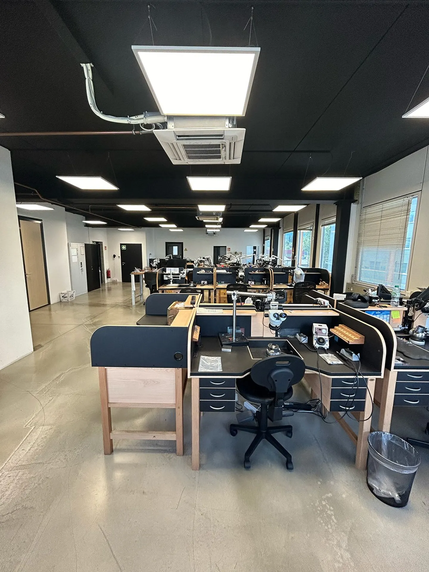 234m2 Werkstatt im 1. Stock des CTN 18 in Plan-les-Ouates. Vollständig renoviert - Foto 2 von 10
