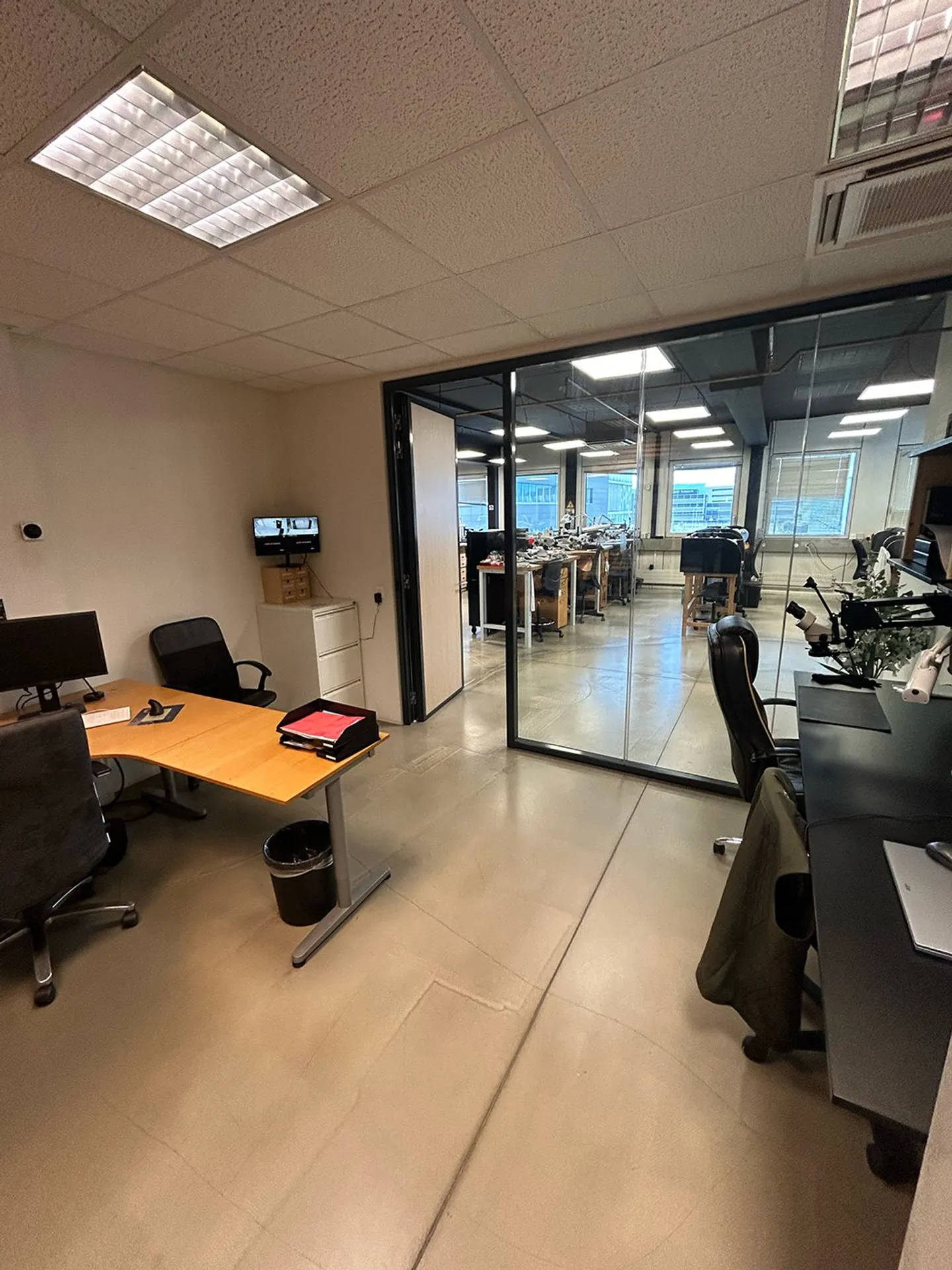 234m2 Werkstatt im 1. Stock des CTN 18 in Plan-les-Ouates. Vollständig renoviert - Foto 4 von 10