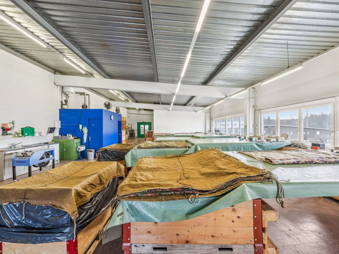 Spacious warehouse for rent in Knutwil - Photo 4 of 10