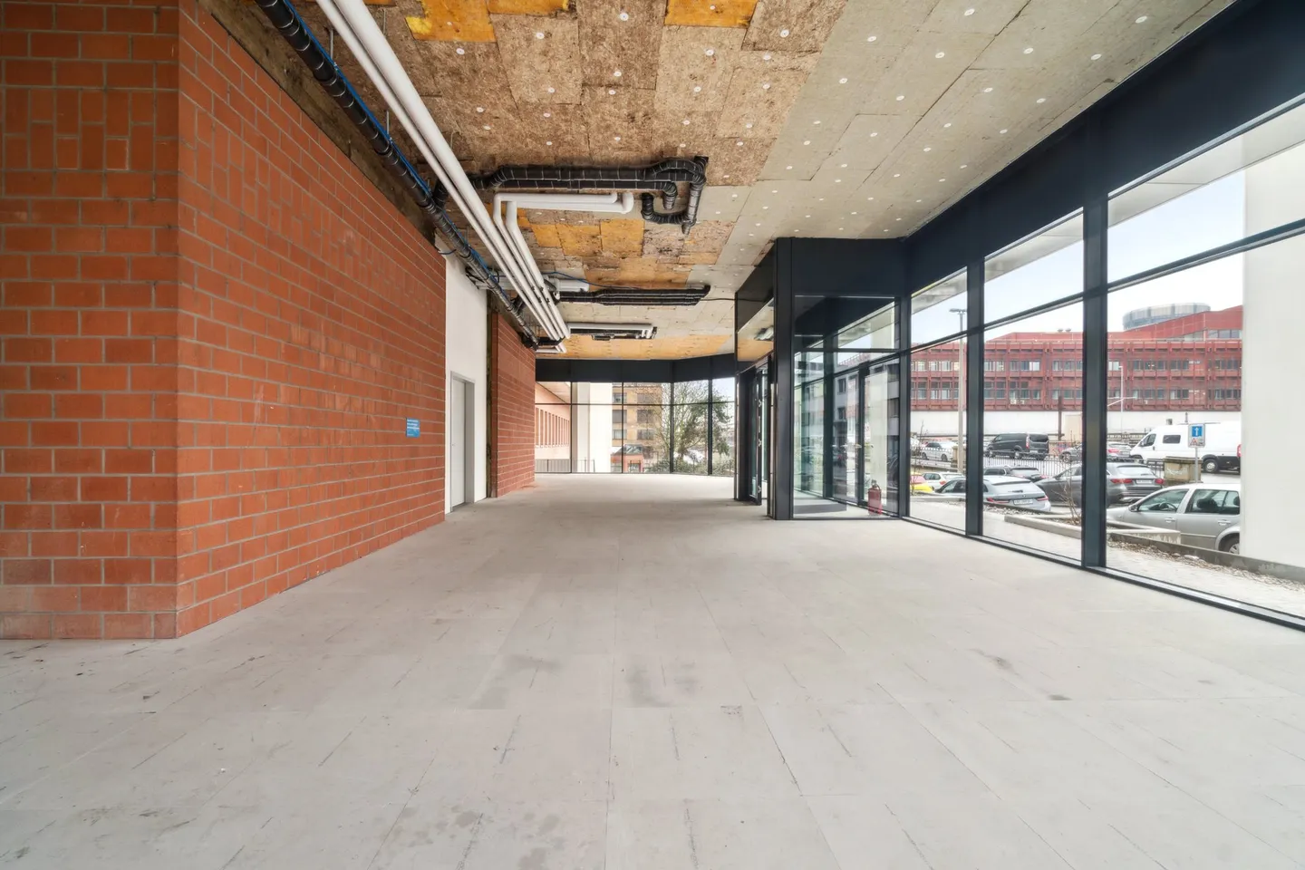 Does your concept need space? We have 215.90 m² in a prime location! - Photo 6 of 12