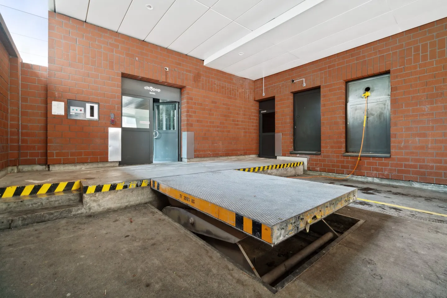 Does your concept need space? We have 215.90 m² in a prime location! - Photo 10 of 12