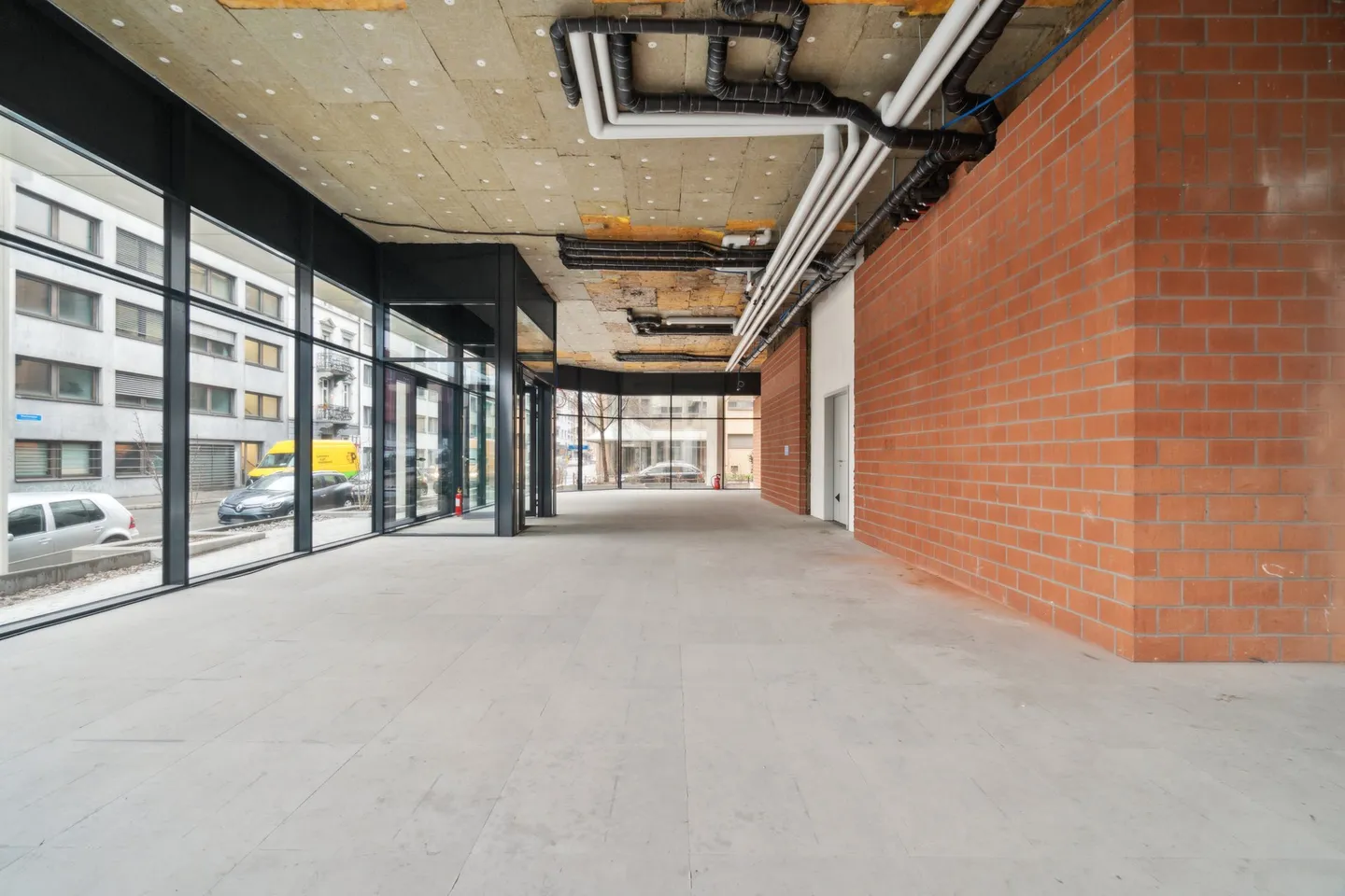 Does your concept need space? We have 215.90 m² in a prime location! - Photo 2 of 12