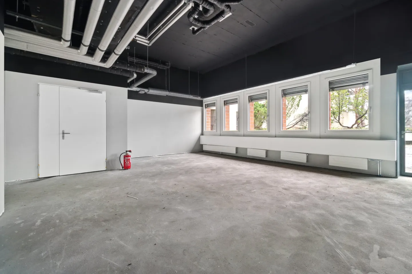 Does your concept need space? We have 215.90 m² in a prime location! - Photo 4 of 12