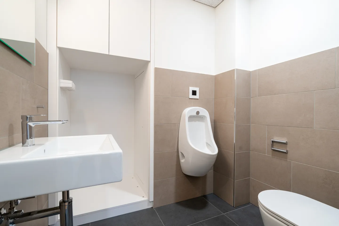 Versatile Commercial Space - Photo 7 of 9