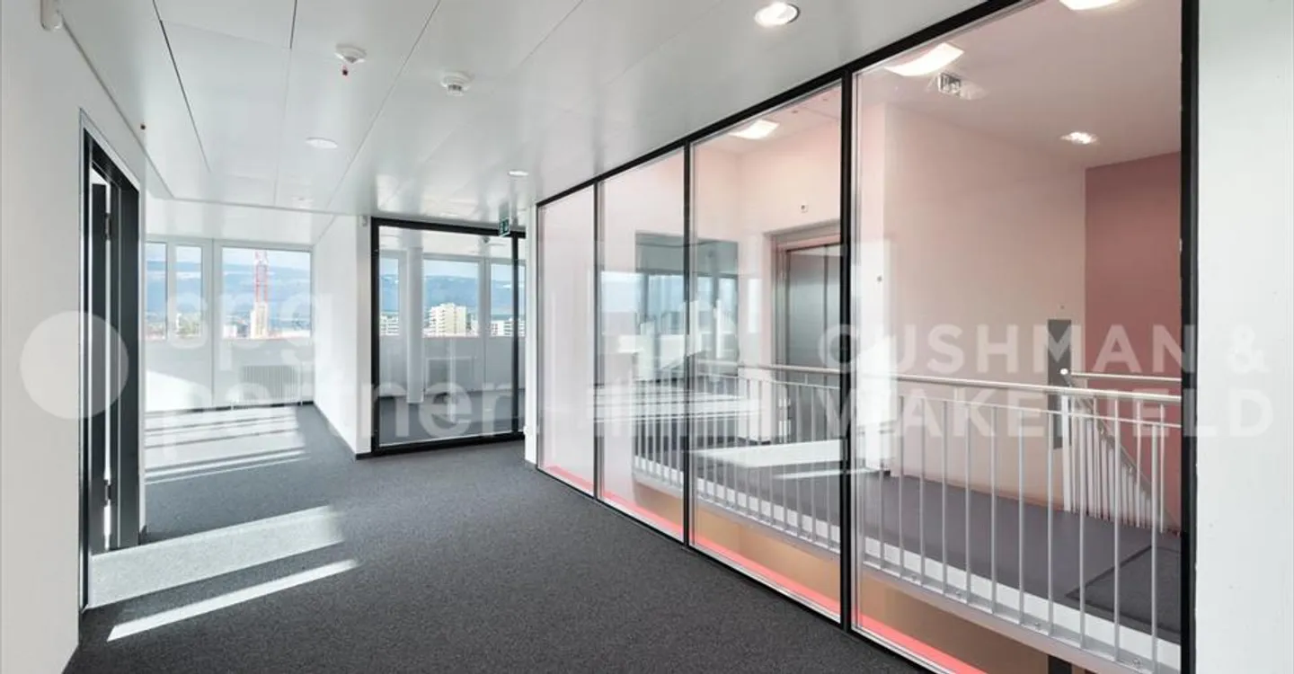 Espace de Bureau Moderne à Y-Parc - Photo 7 sur 10