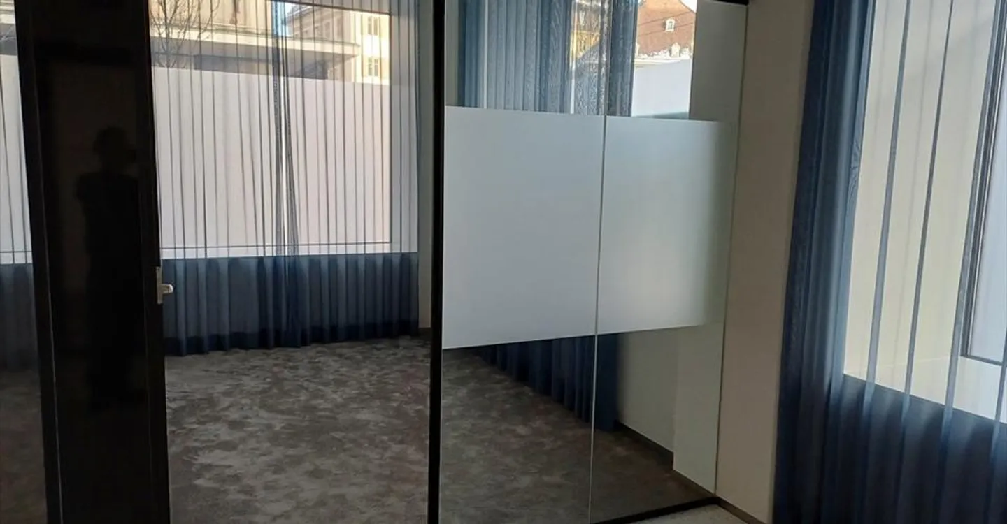Espace Commercial avec Vue Urbaine - Photo 1 sur 8