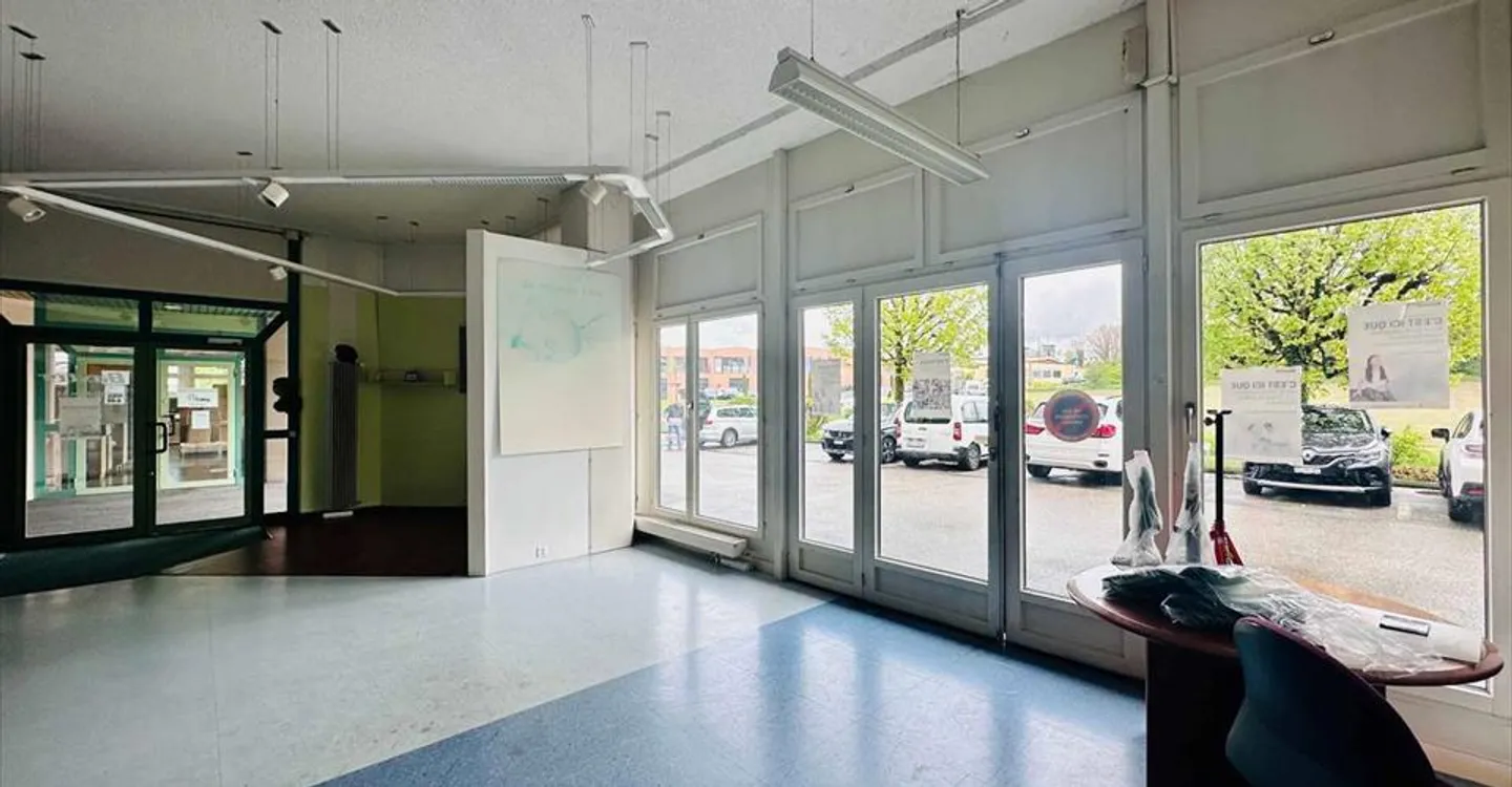 Espace de Bureau Spacieux à Bussigny - Photo 2 sur 5