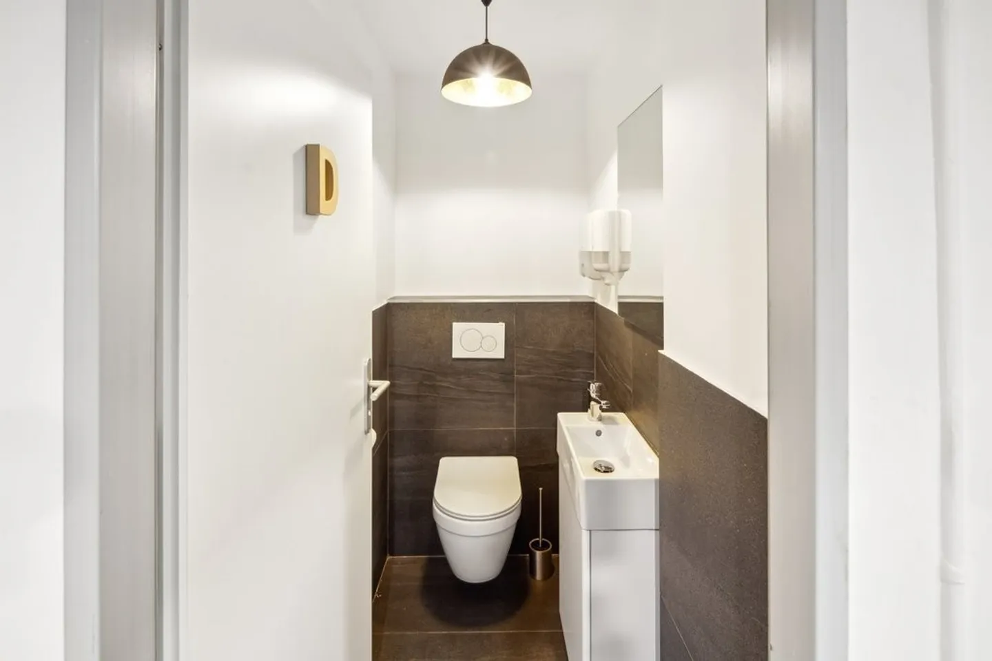 Espace commercial attrayant dans un emplacement central - Photo 9 sur 10