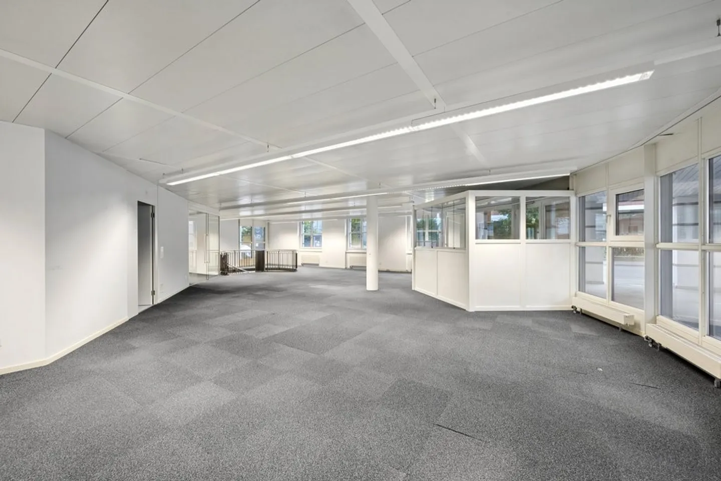 Attraktive EG-Fläche für Büro oder Gewerbe in bester Lage - Photo 3 sur 12
