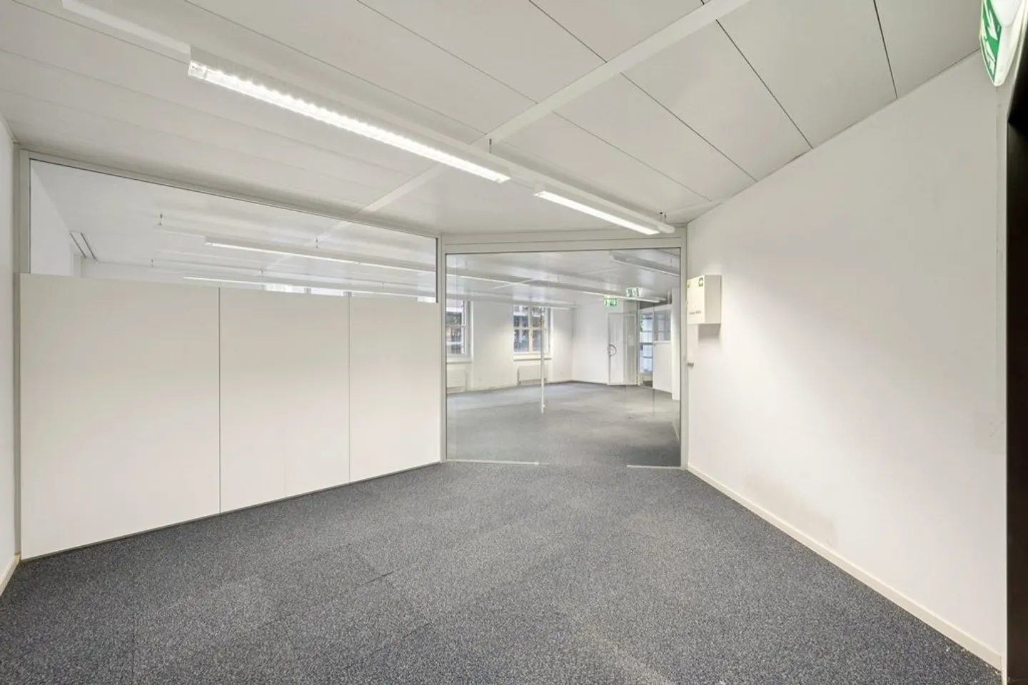 Attraktive EG-Fläche für Büro oder Gewerbe in bester Lage - Photo 7 sur 12