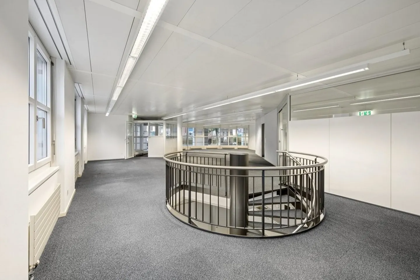 Attraktive EG-Fläche für Büro oder Gewerbe in bester Lage - Photo 8 sur 12