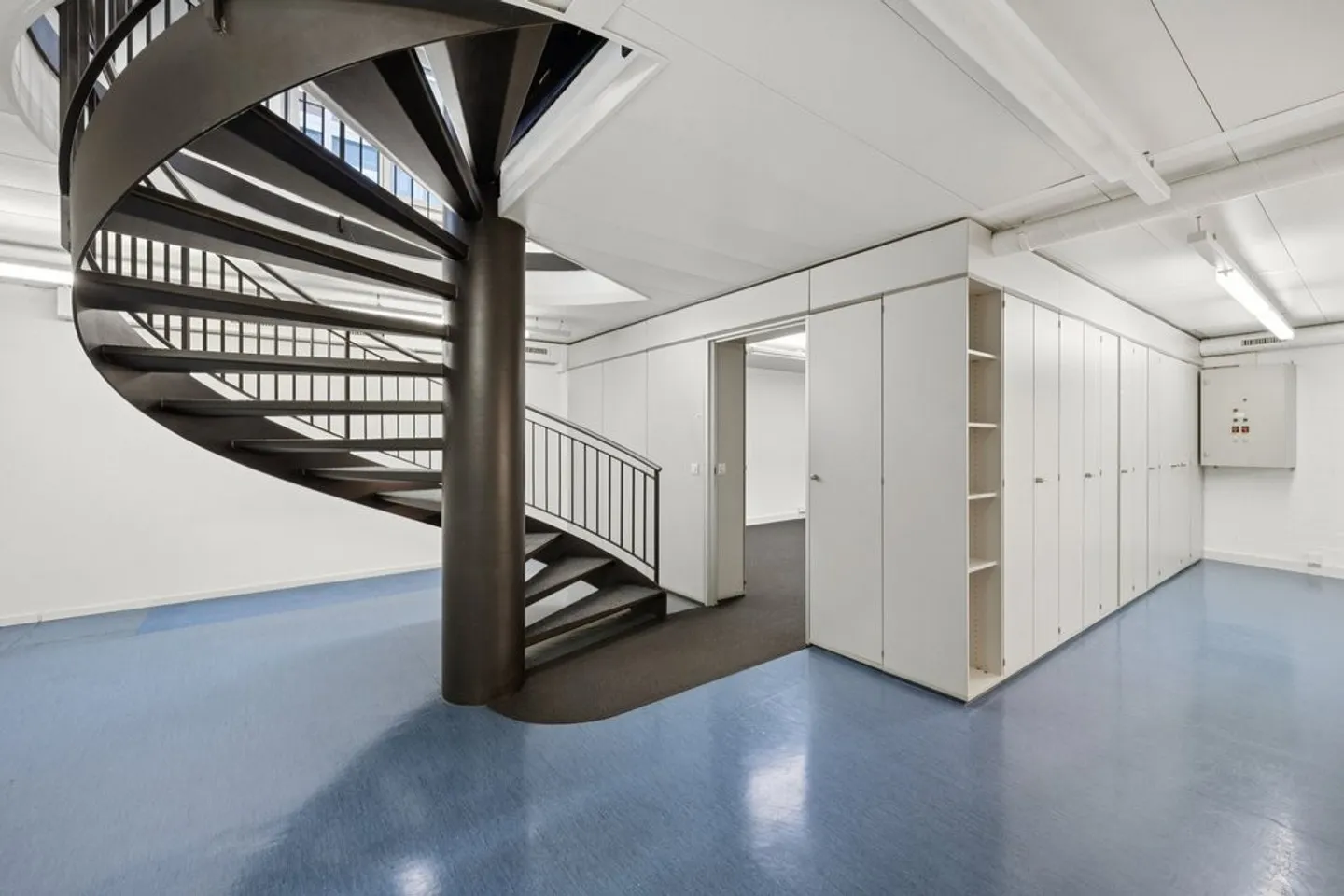 Attraktive EG-Fläche für Büro oder Gewerbe in bester Lage - Photo 9 sur 12