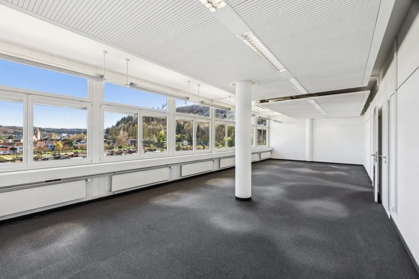 Two floors full of potential! Developed office and commercial spaces - Photo 3 of 7