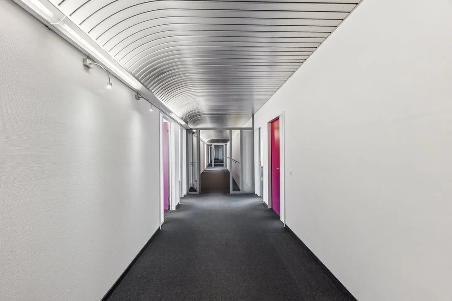 Bereit für Ihren Neustart ! Ausgebaute Bürofläche im 3. Obergeschoss - Photo 2 sur 7
