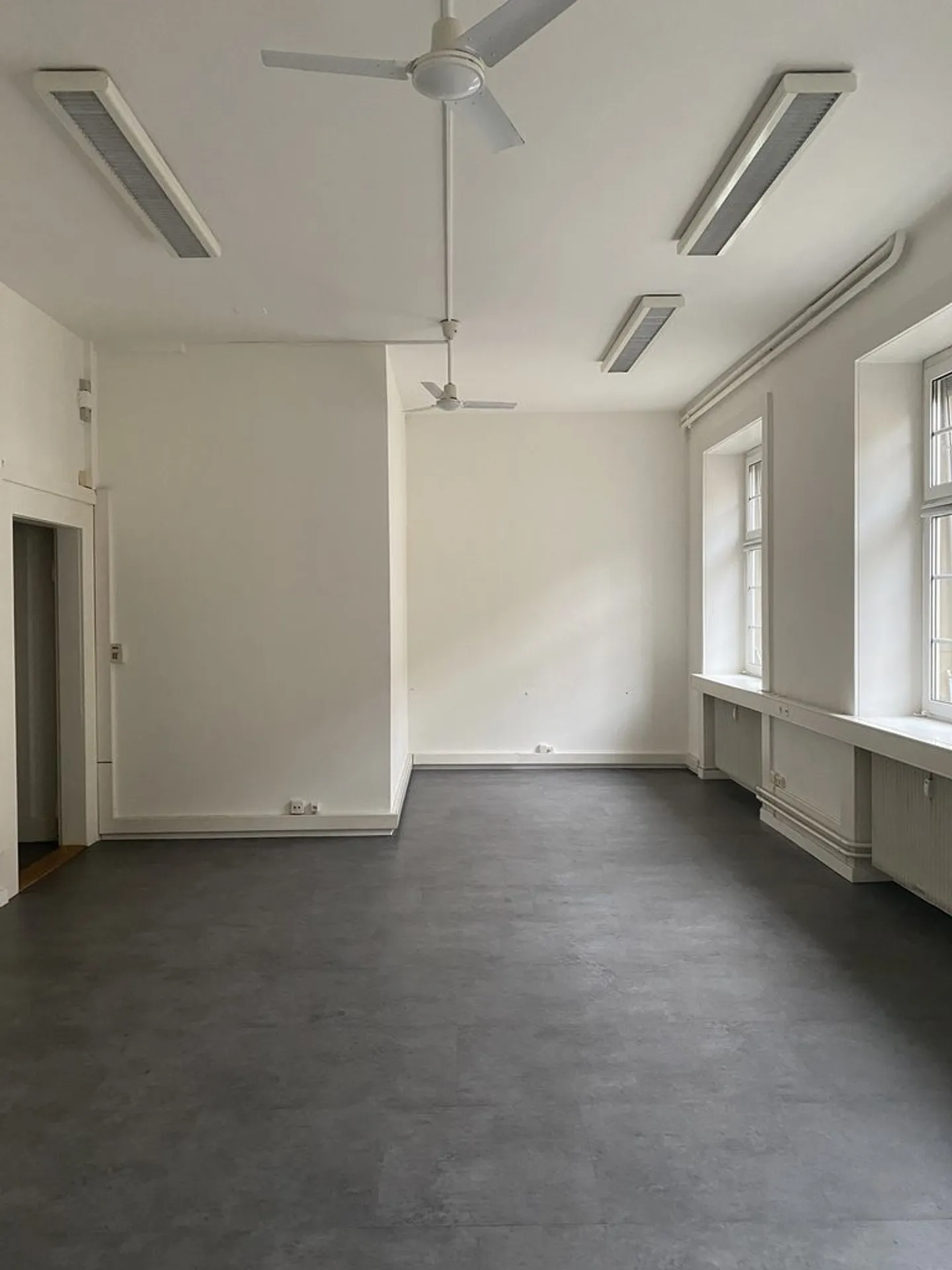Bureaux centraux dans la rue du marché - Photo 3 sur 5
