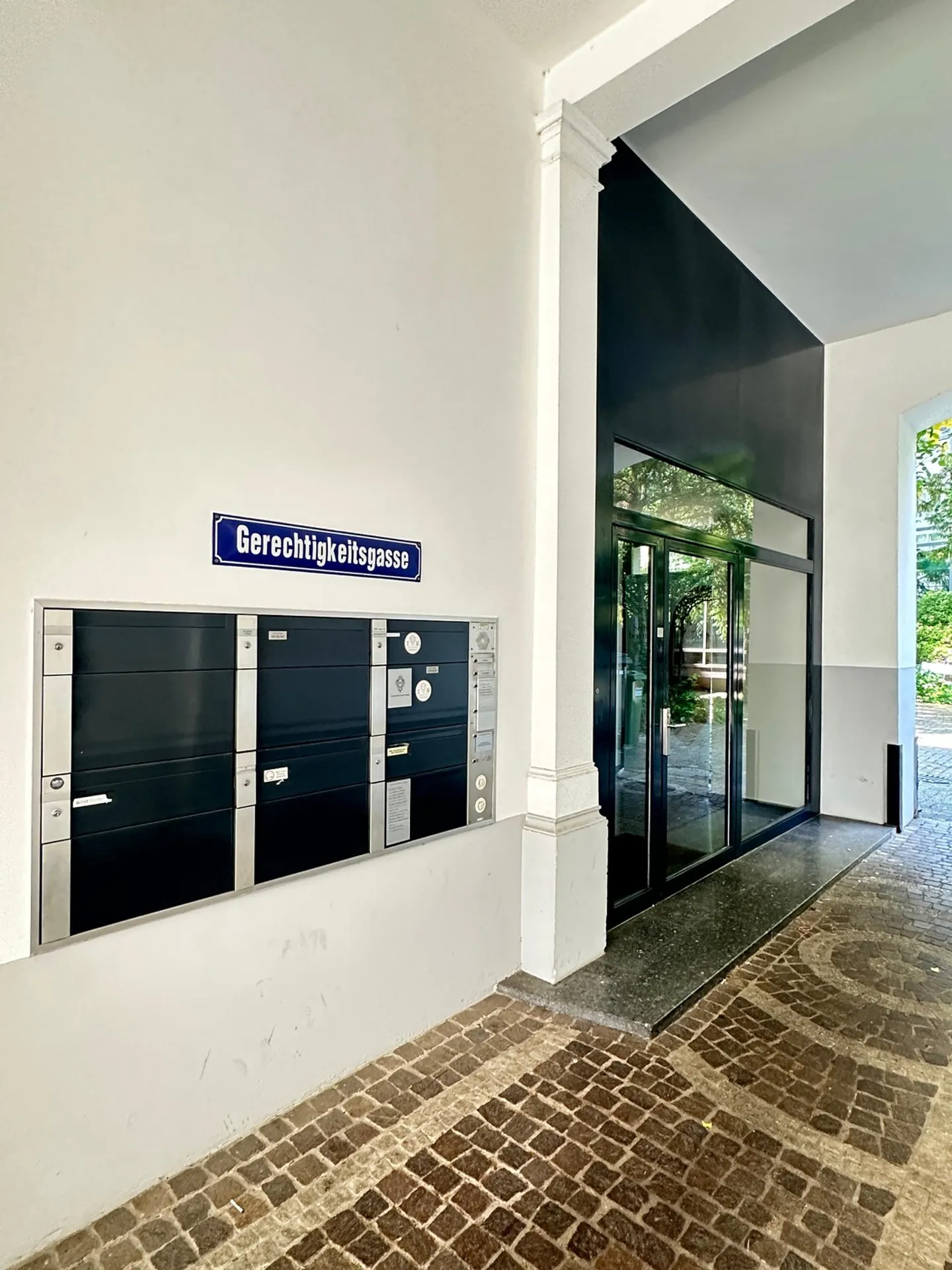 Espace de bureau charmant directement à la gare de Selnau - Photo 1 sur 13