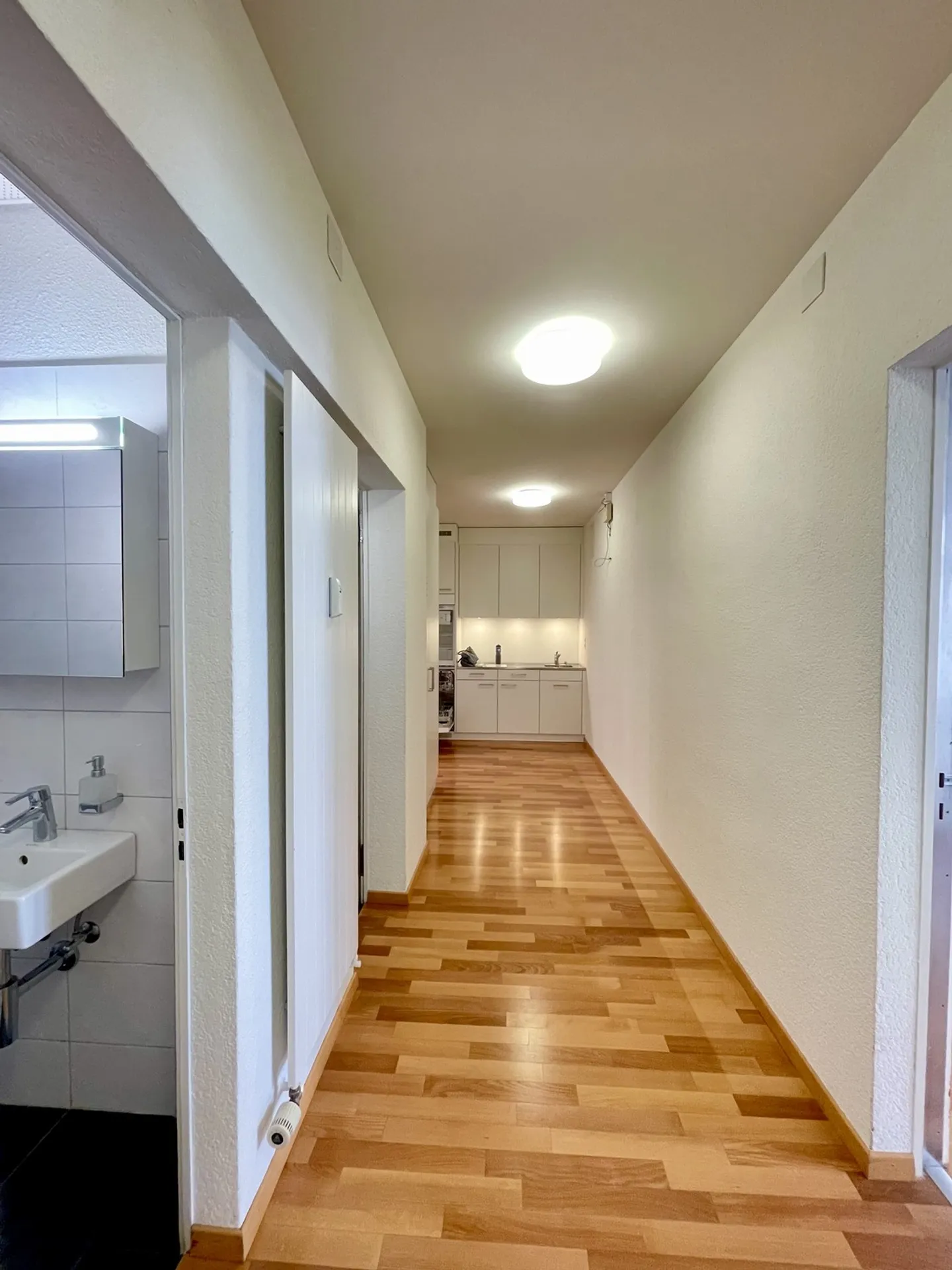 Espace de bureau charmant directement à la gare de Selnau - Photo 8 sur 13