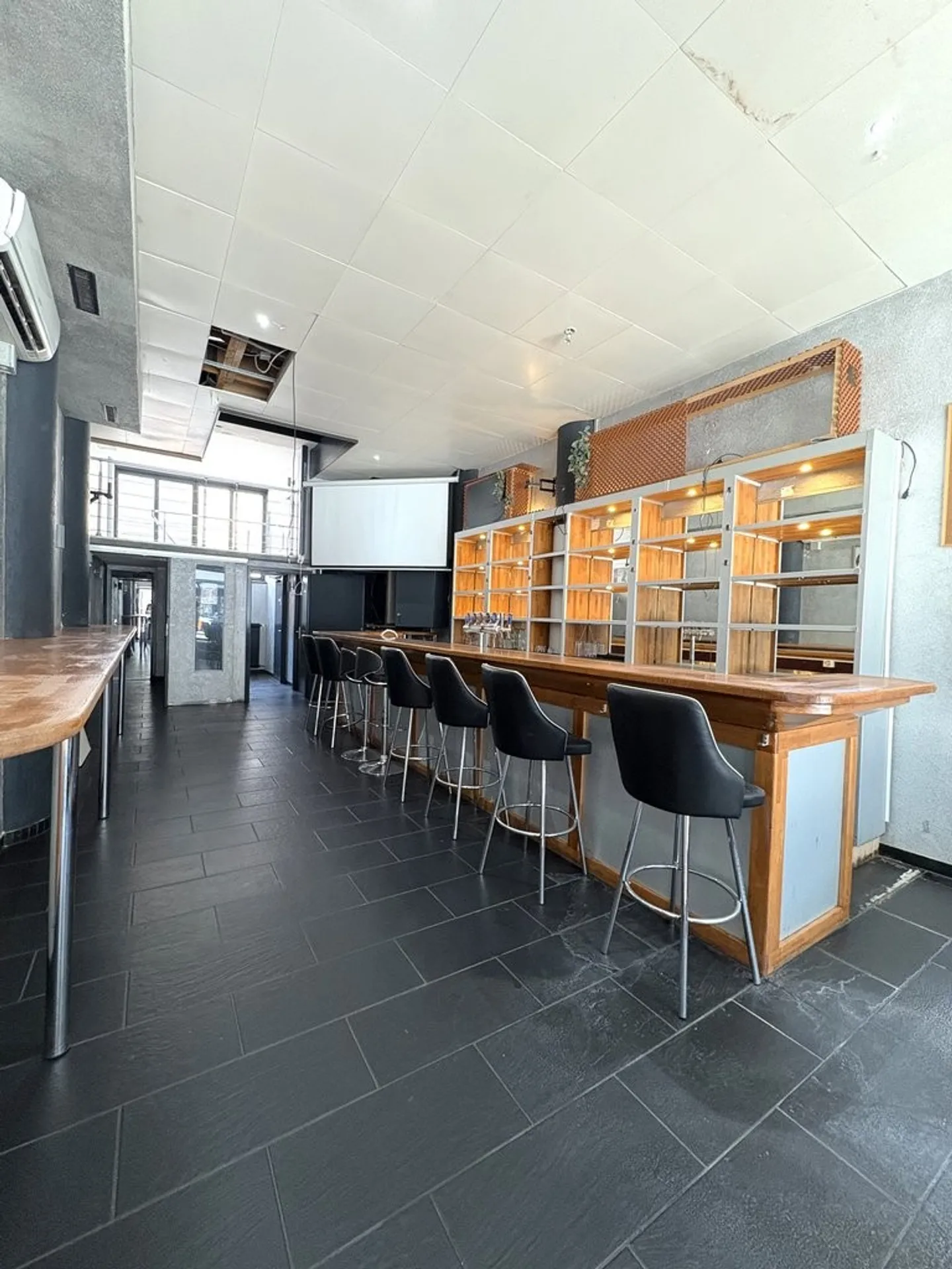 Basel Heuwaage : espace commercial polyvalent de 65 m2 dans un emplacement central - Photo 1 sur 4