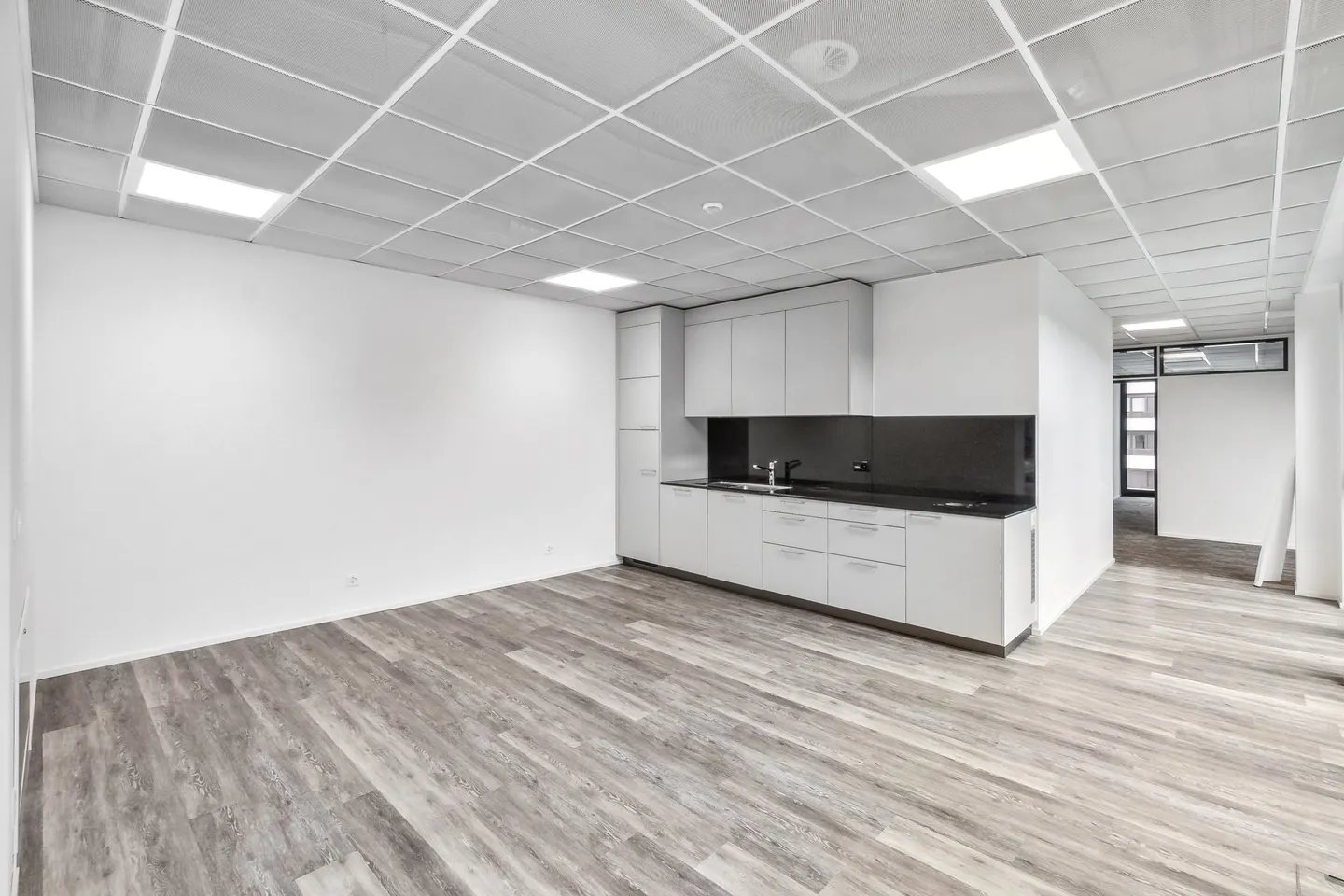 Your modern office space within walking distance to Stettbach train station! - Photo 9 of 11