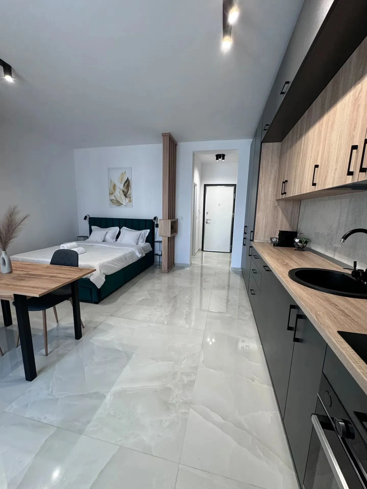 Stylish Studio Apartment - Photo 2 of 5