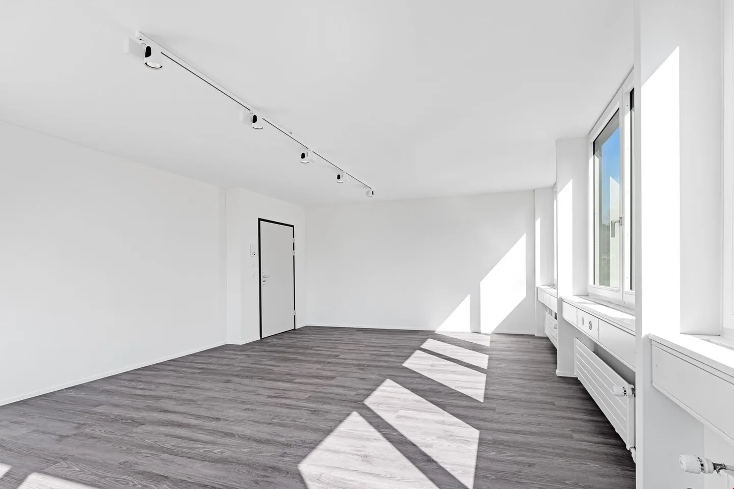 Versatile Spaces in the Center of Witikon - Photo 3 of 5