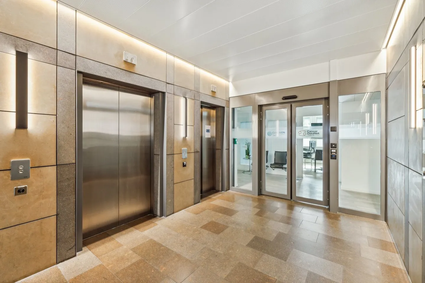 Central. Spacious. Inspiring - Offices in close proximity to the train station - Photo 2 of 13