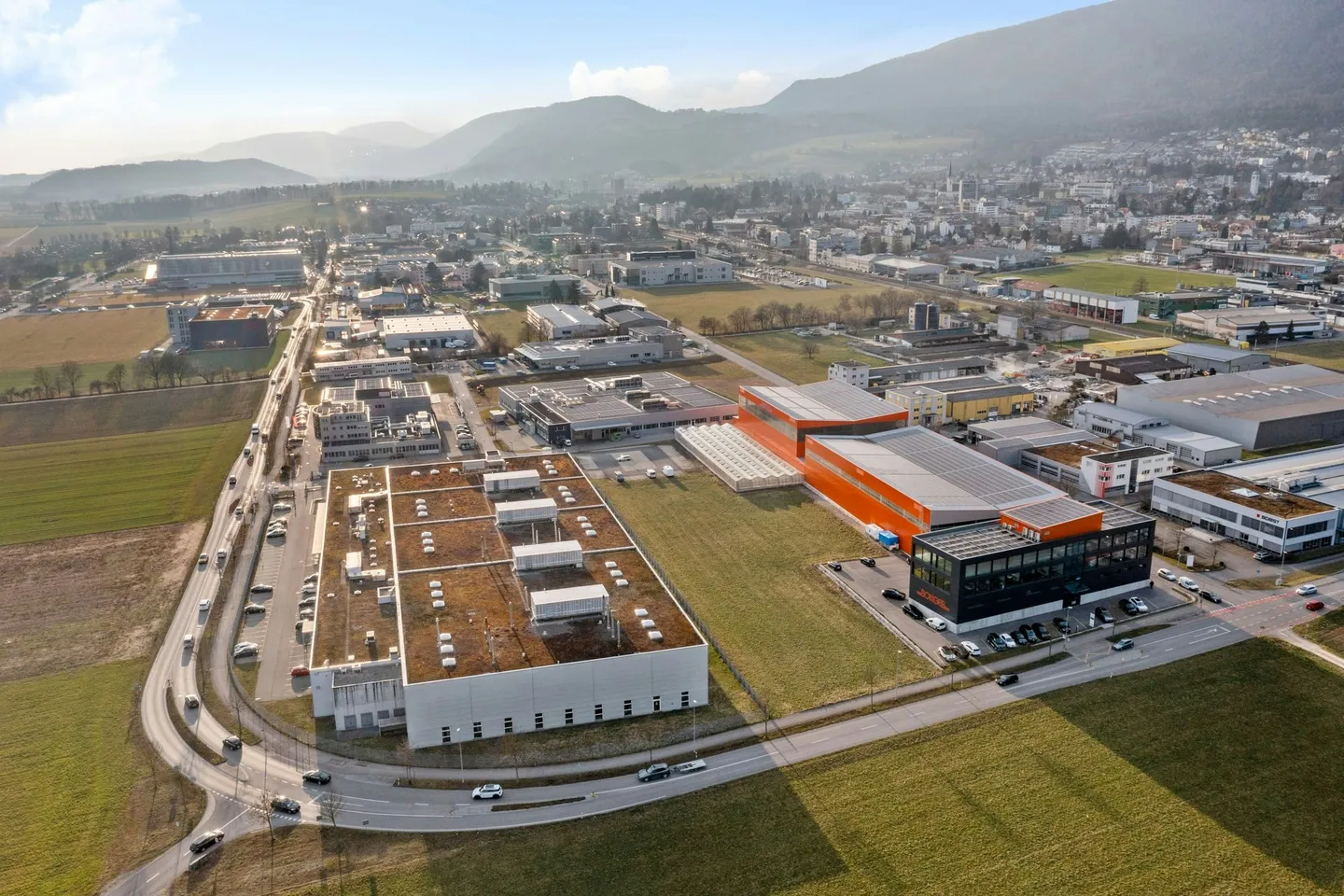 Ca. 1'500 m2 grosse, 10m hohe, LKW befahrbare Industriehalle mit 8t-Kränen und hoher Bodenlast, Büro - Photo 8 sur 8