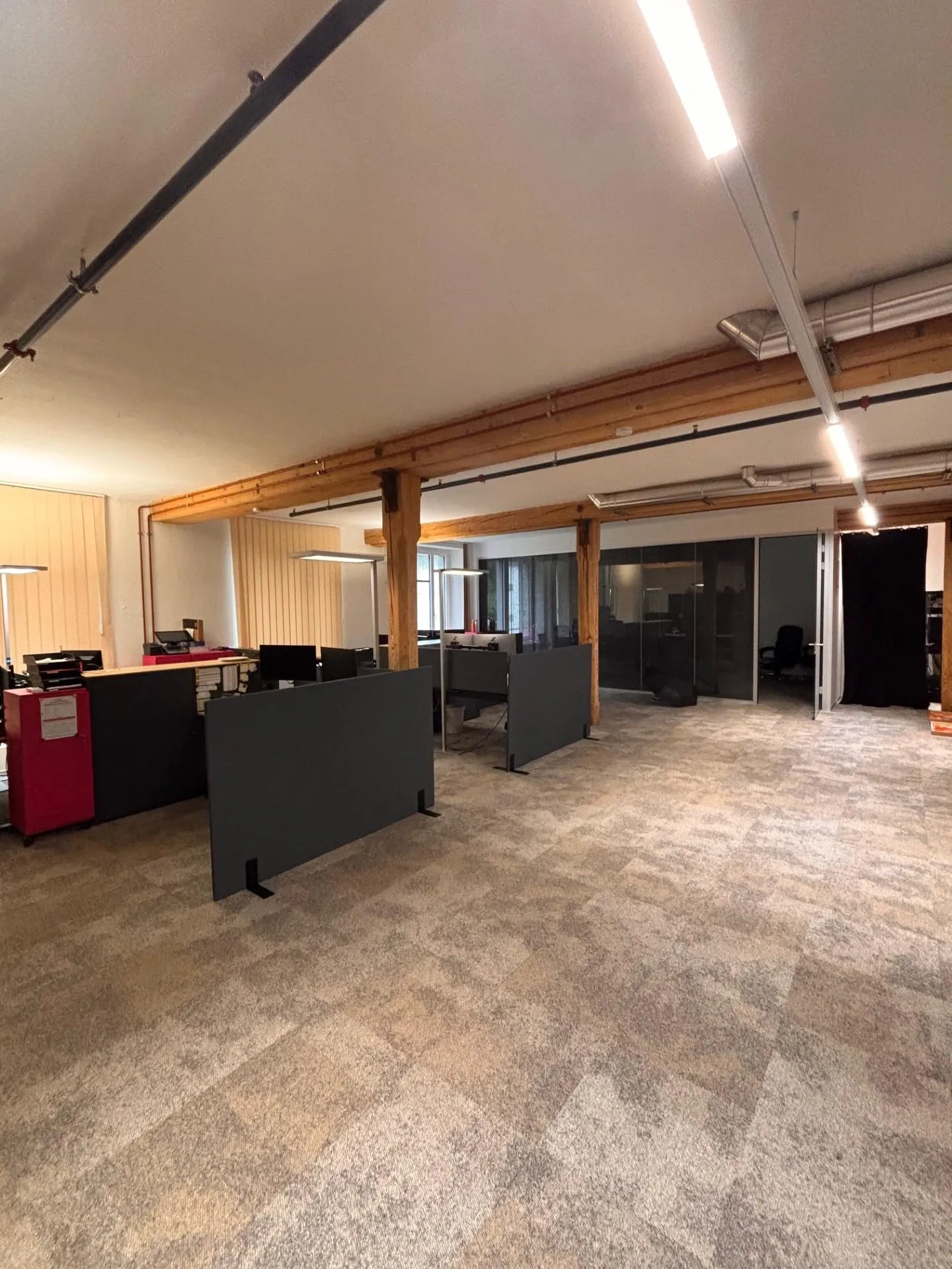 Ufficio arredato con aria condizionata - Foto 5 di 6