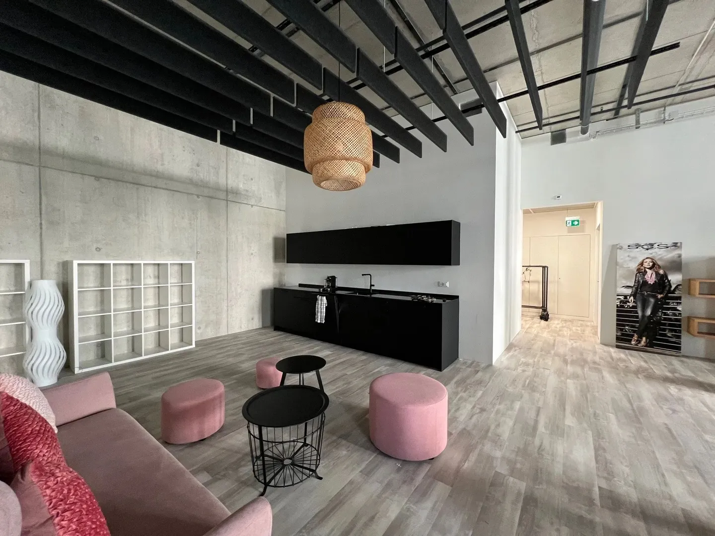Prime Showroom in Glattpark - Photo 3 of 5