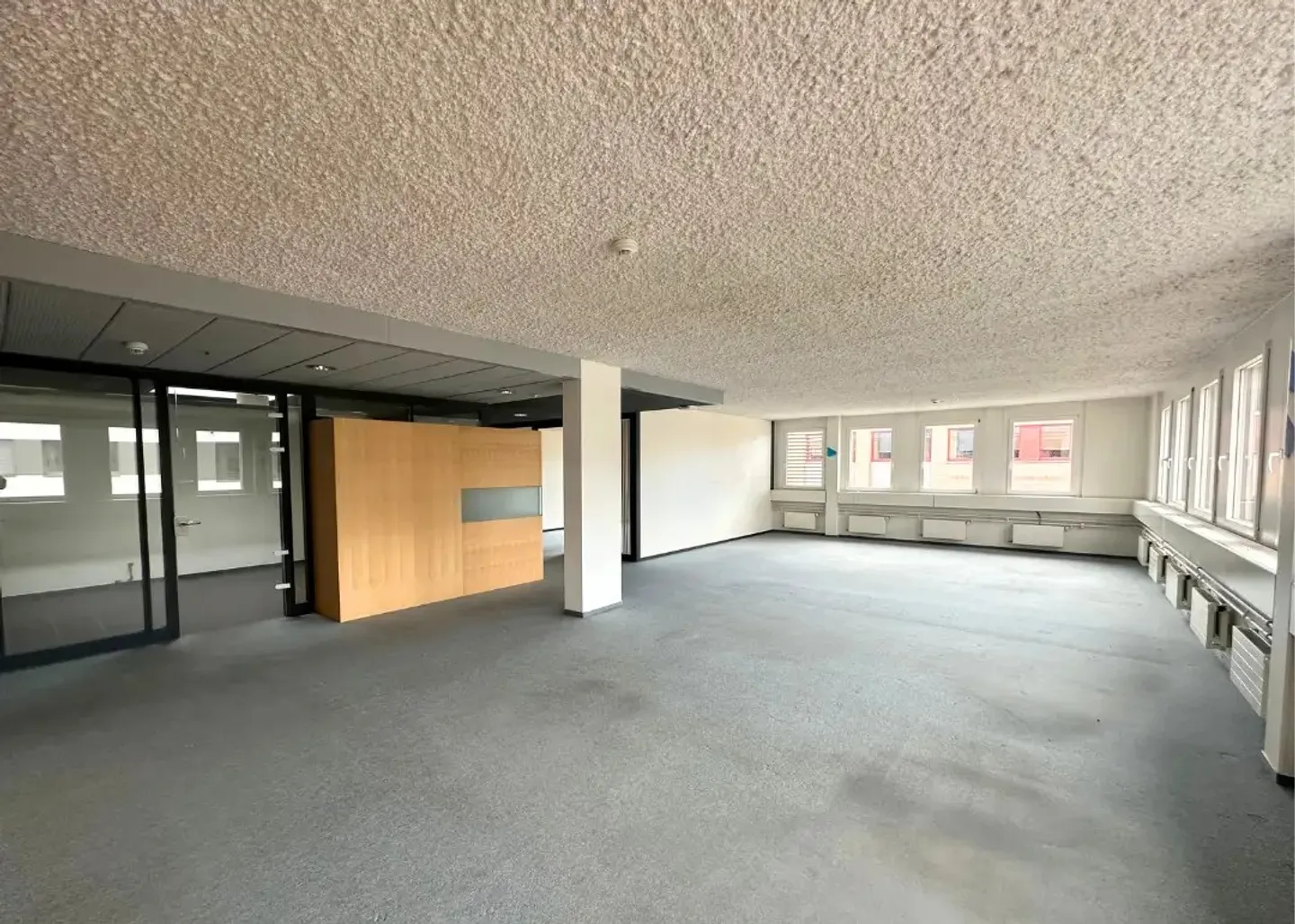 Geräumige Bürofläche in Bottmingen - Foto 1 von 5