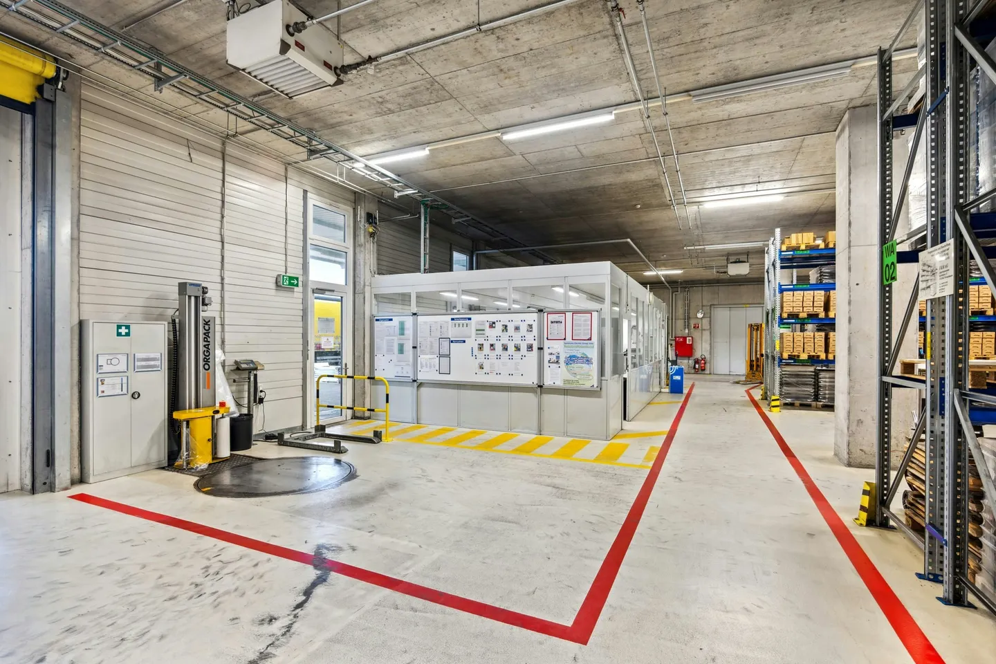 3'000 m2 grosse, 10m hohe, LKW befahrbare Industriehalle mit 8t-Kränen und hoher Bodenlast - Photo 7 sur 8