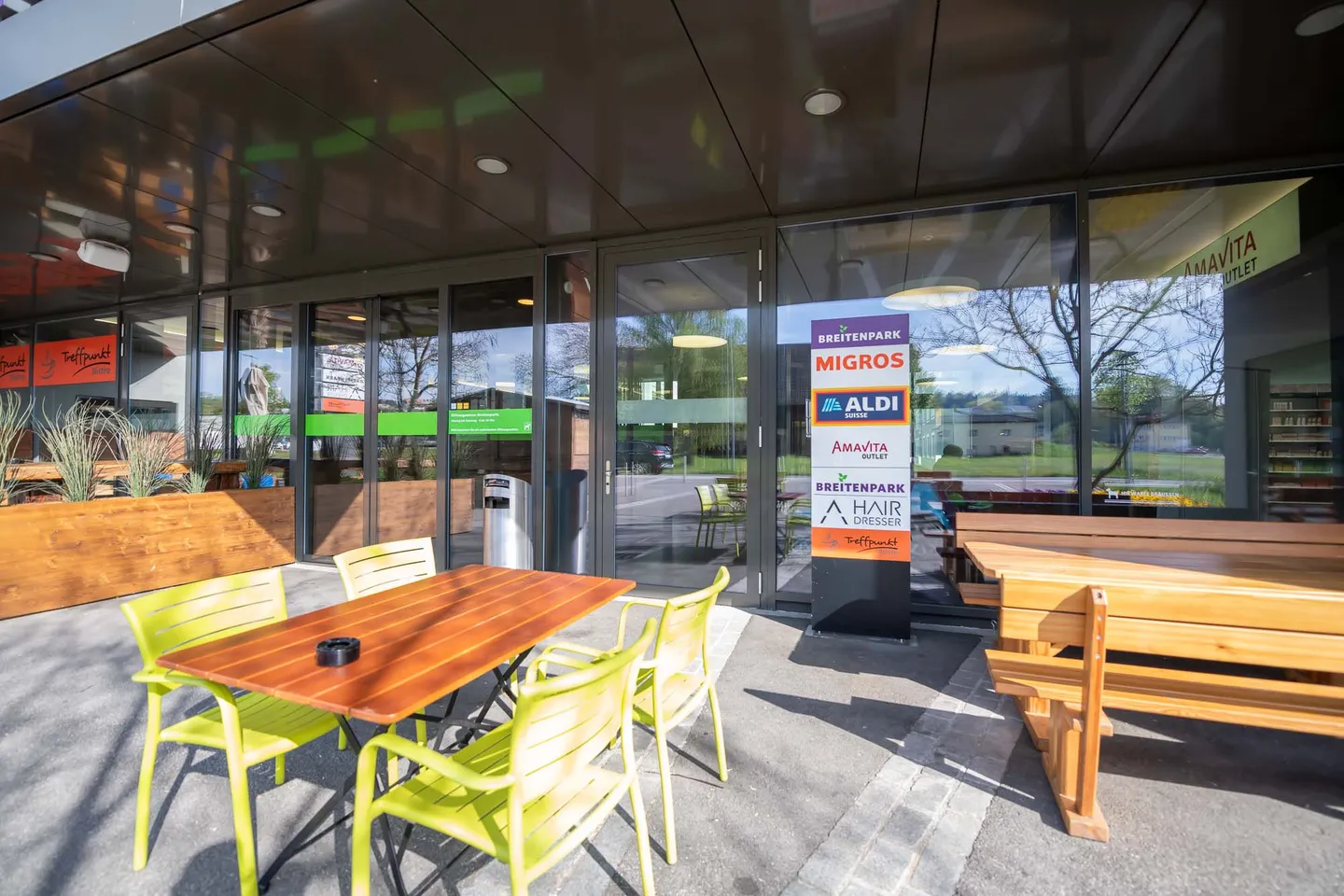 Attractive bistro area with outdoor space - Photo 4 of 6