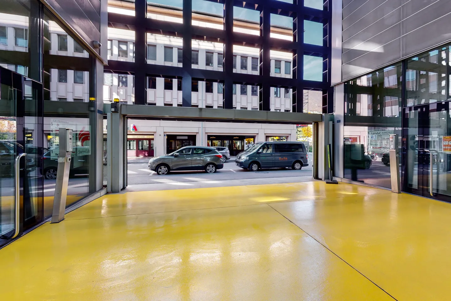 Spazio Commerciale Moderno a Locarno - Foto 2 di 8