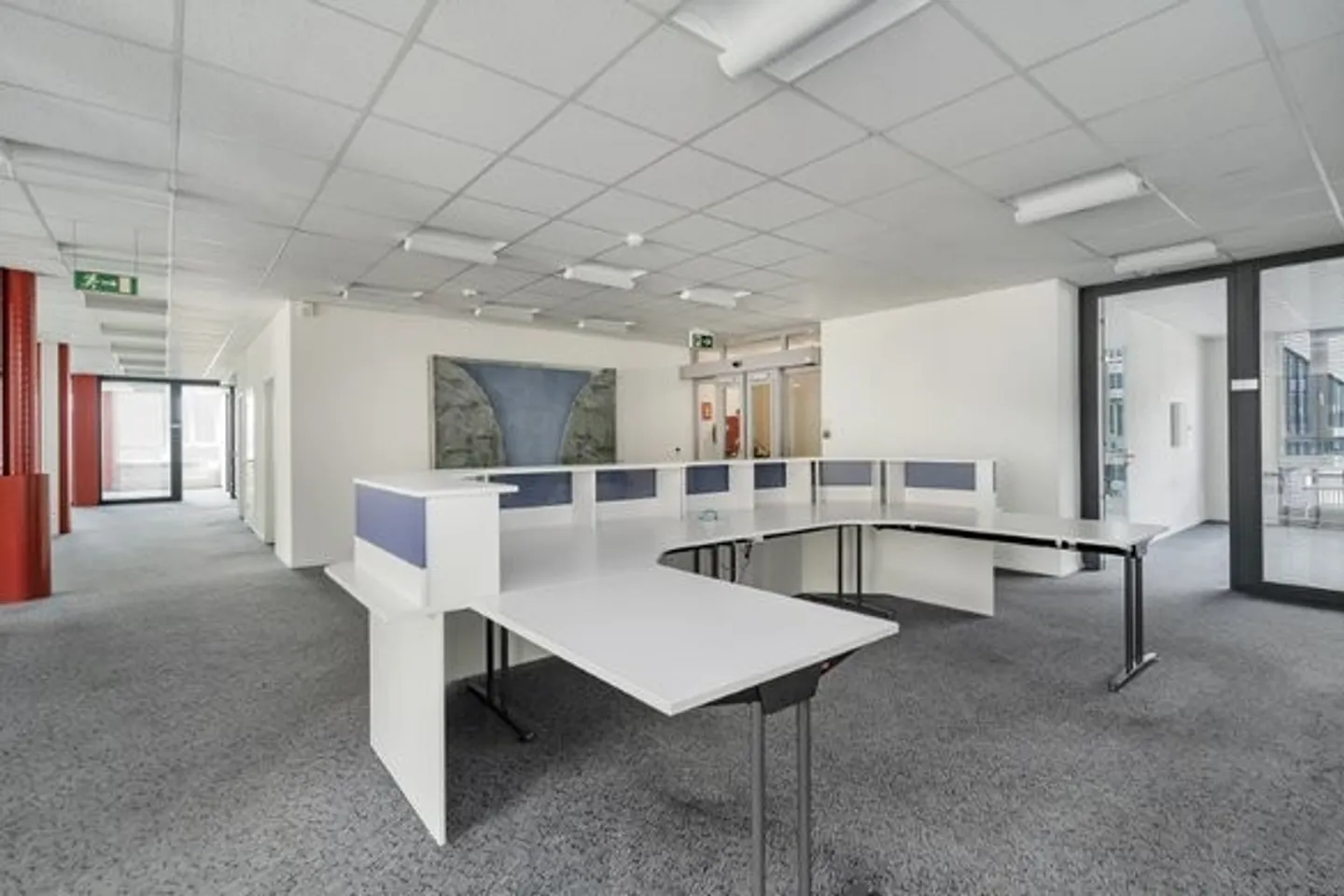 Free commercial space of 830 m² - Photo 10 of 13