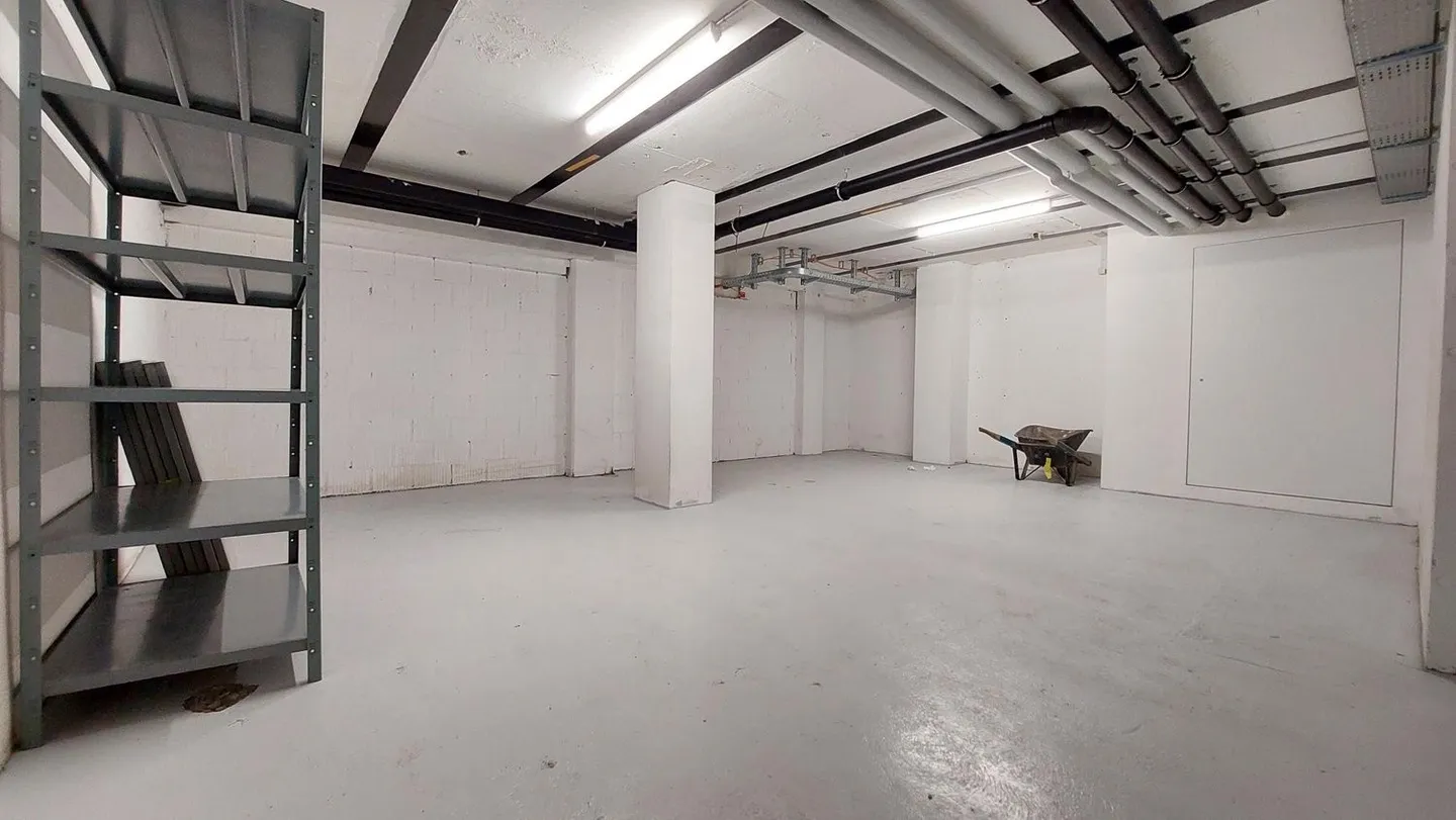 Storage rooms between 11-111 m² in the 3rd basement - Photo 3 of 7